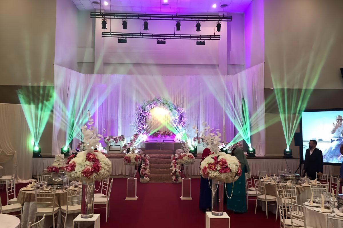 Green beams framing a floral wedding stage