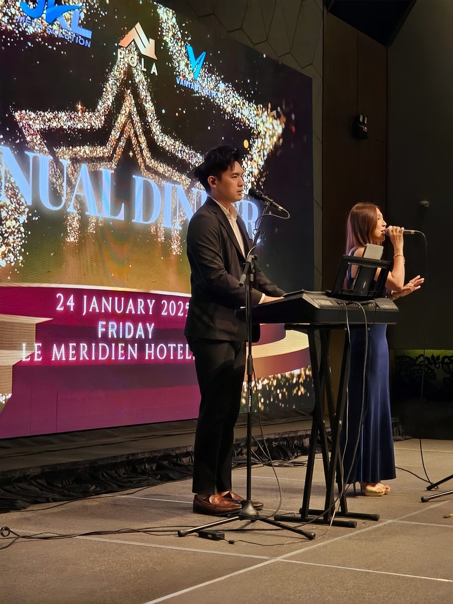 Keys and vocal duo performing at a hotel annual dinner